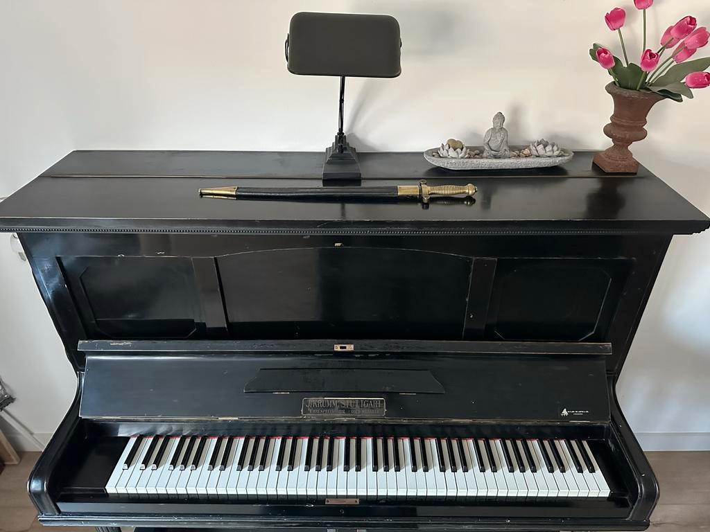 Antieke J. Krum Stuttgart Piano - Decoratief