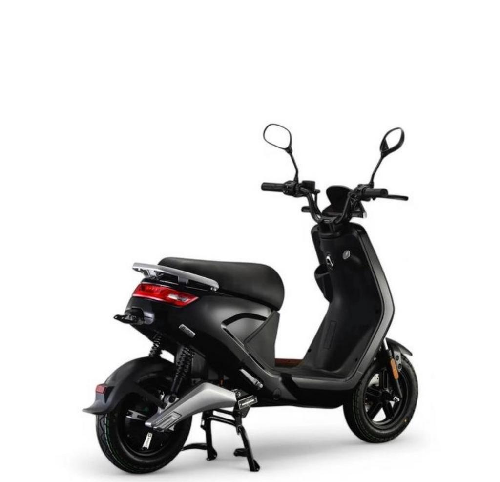 Iva S-4 electrische scooter (diverse onderdelen gebruikt)