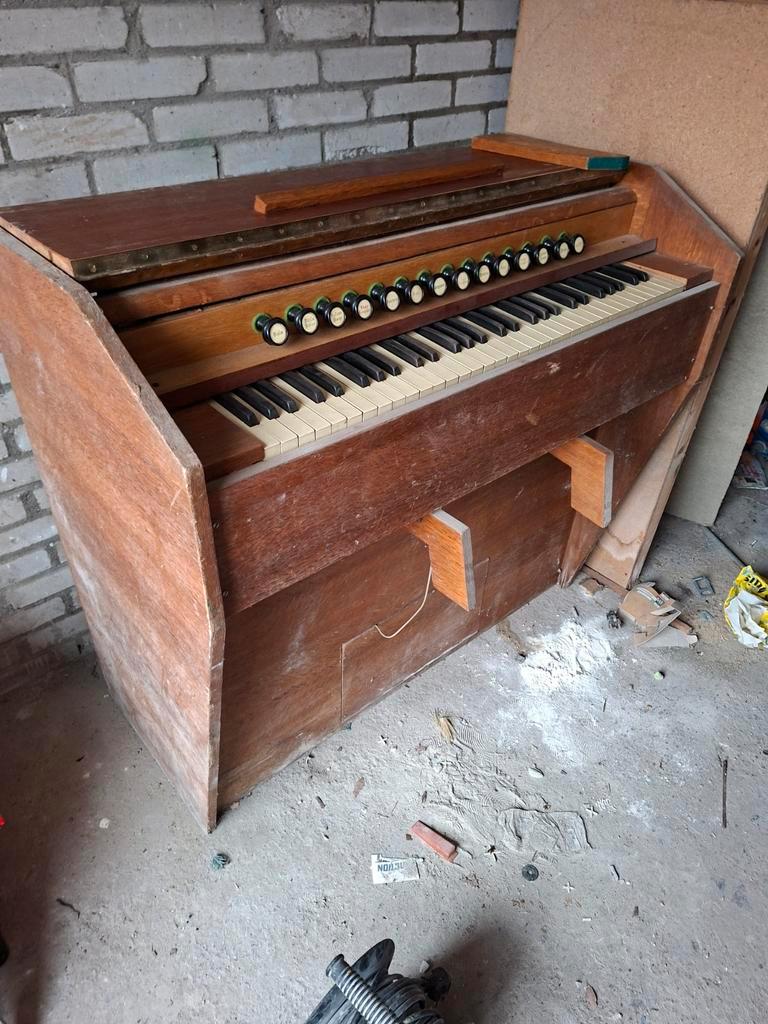 Gratis af te halen. Opknapper of voor onderdelen.