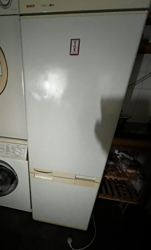 Gratis koelkast/ oud ijzer