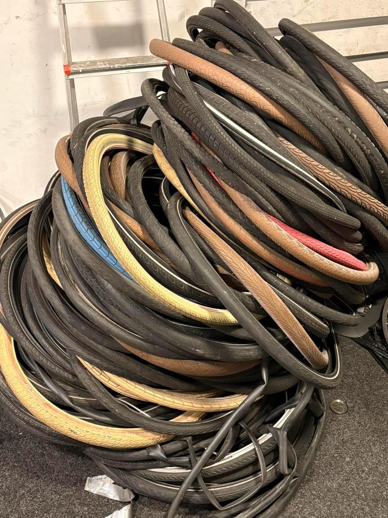 200+ gebruikte banden Gratis af te halen!