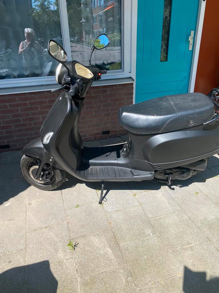 Wie kan me scooter maken in rotterdam na rijden valt hij uit