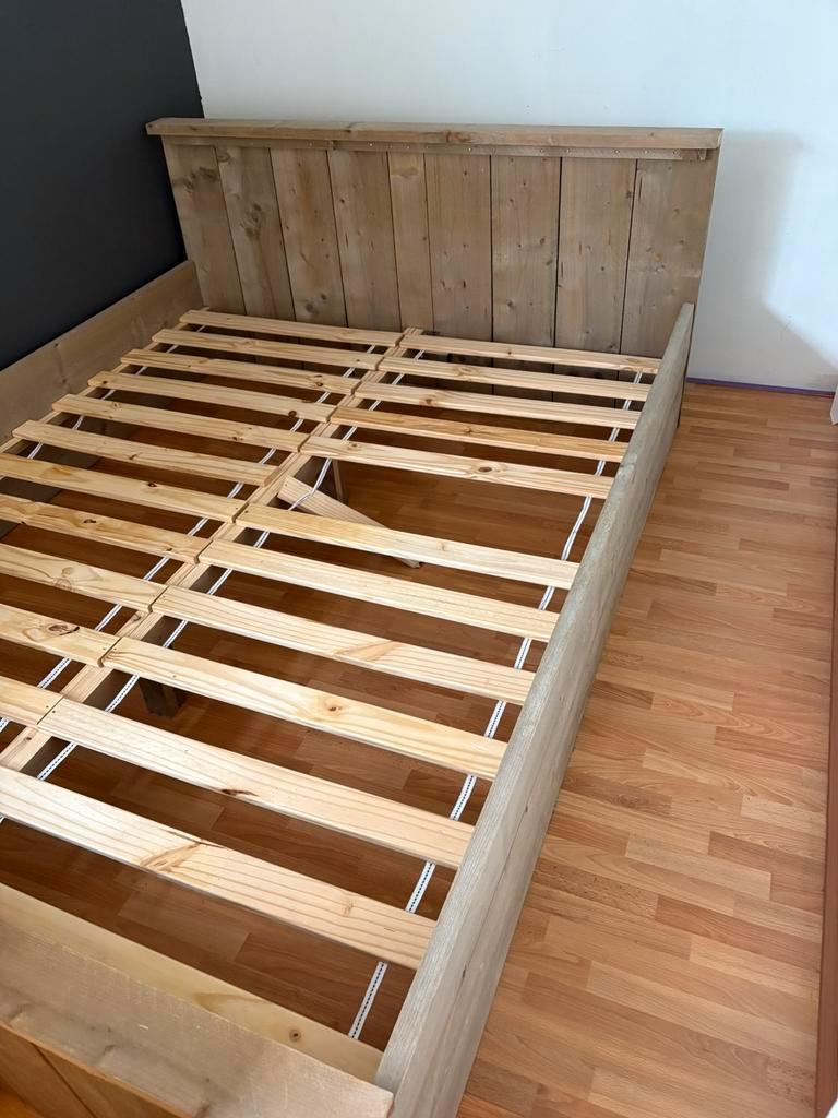 Steigerhouten Bed