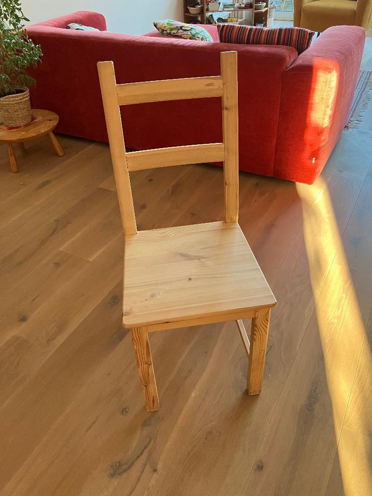 Blank houten keukenstoelen