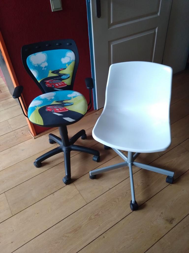 Gratis af te halen 2 bureaustoelen