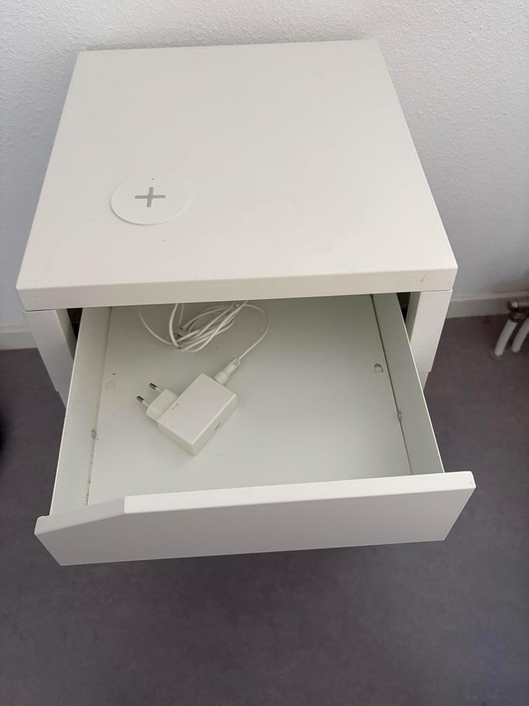IKEA Nachtkastje met Draadloze Lader