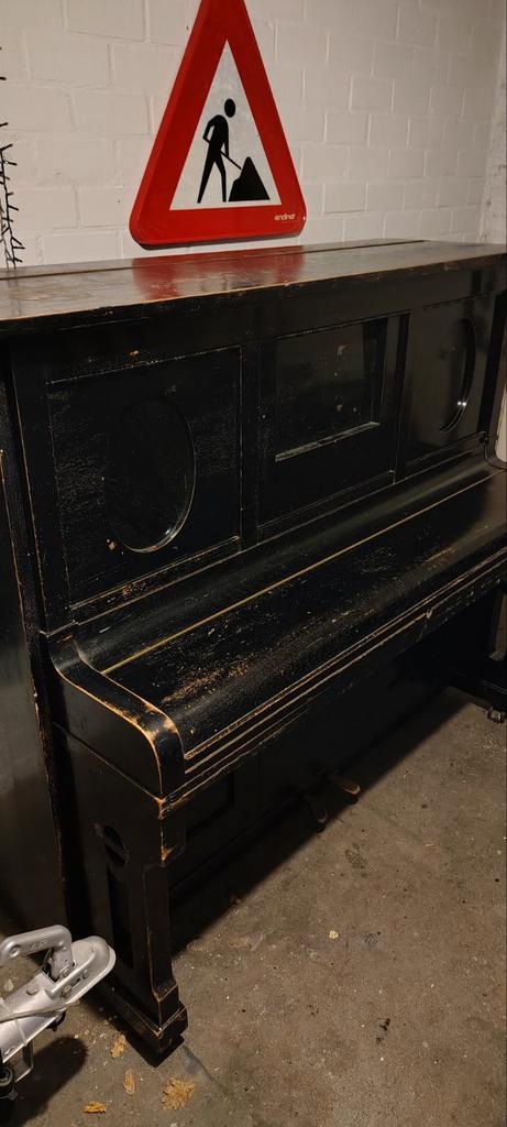 Mooie piano voor decoratie of om te bespelen