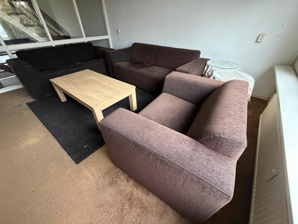 On hold : Gratis inboedel Enschede - bank, tafel, koelkast