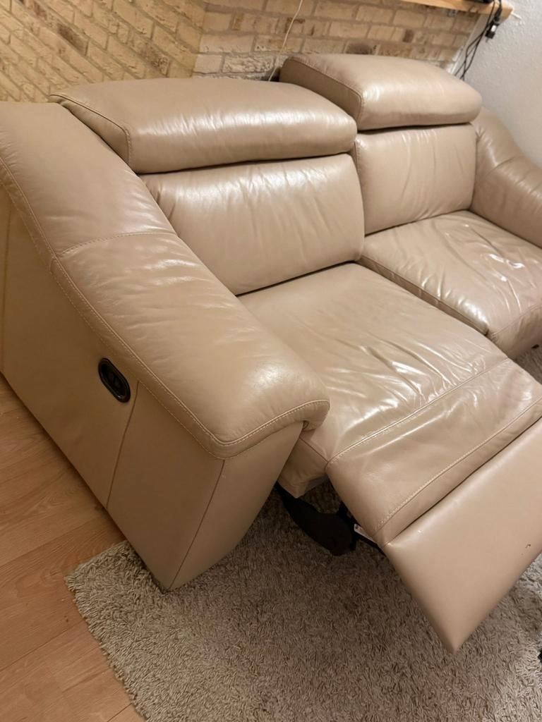 Comfortabele bank met ligstand en verstelbare hoofdsteunen