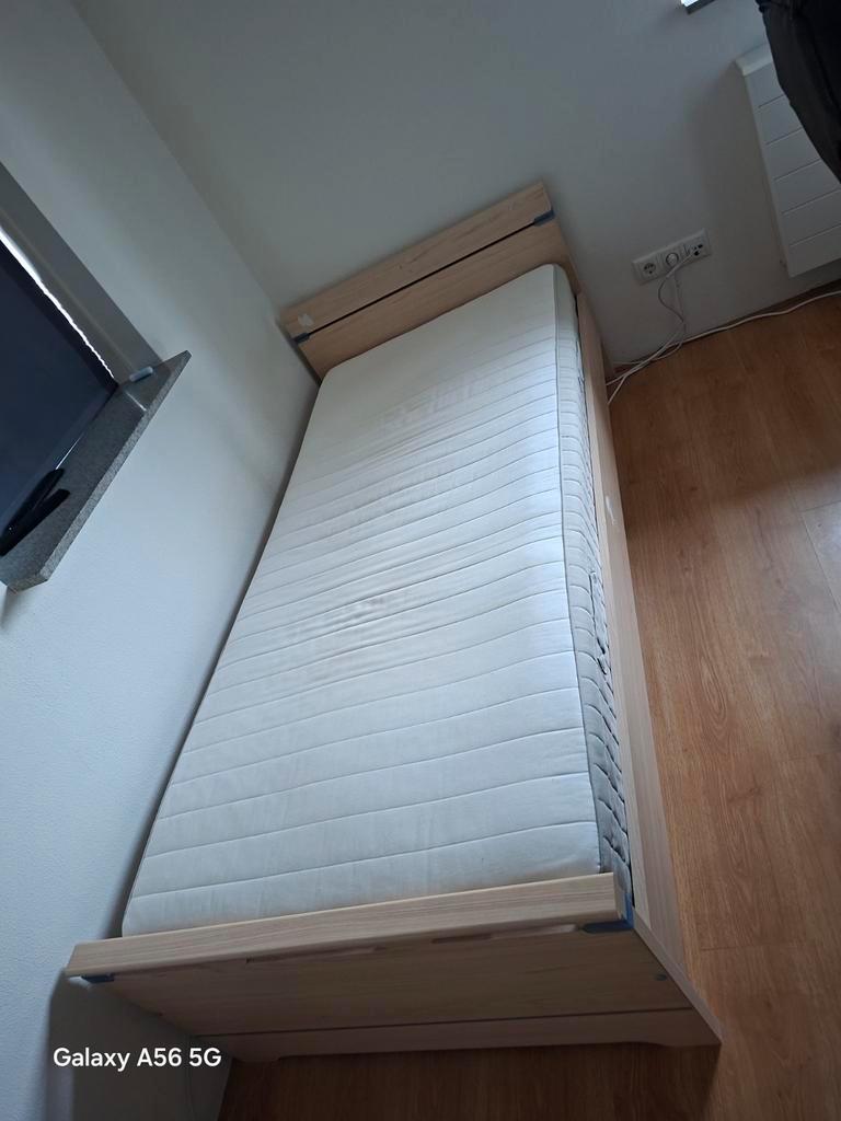 Eenpersoons bedframe met lattenbodem