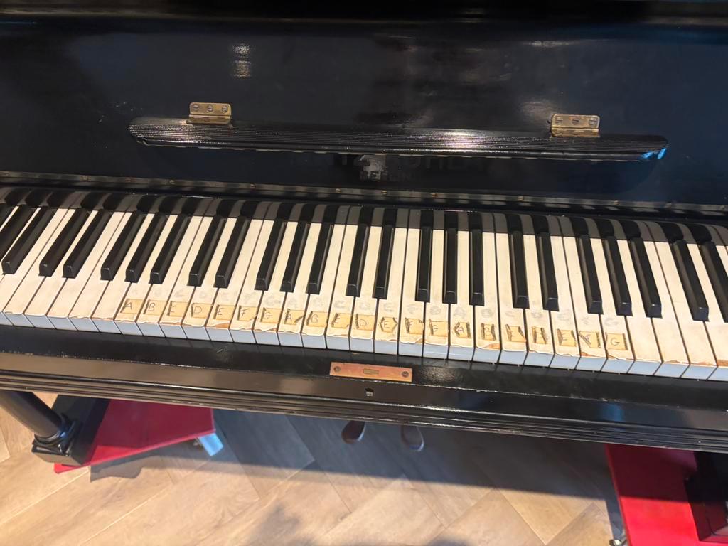 Piano voor decoratie voor 7 Februari ophalen
