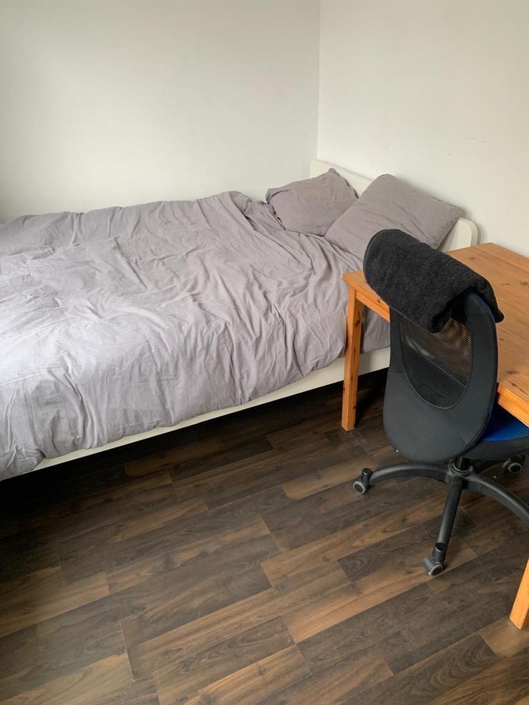 Gratis op te halen. Ikea Bedframe 140x200cm + Lattenbodem