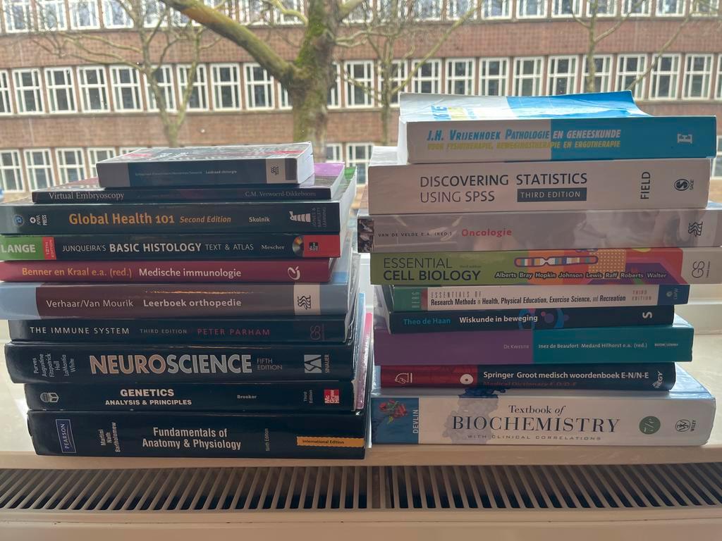 Diverse studieboeken aangeboden (geneeskunde)
