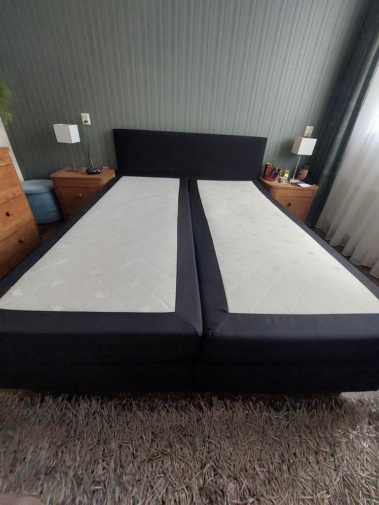 Boxspring 160x200 inclusief hoofdbord te koop