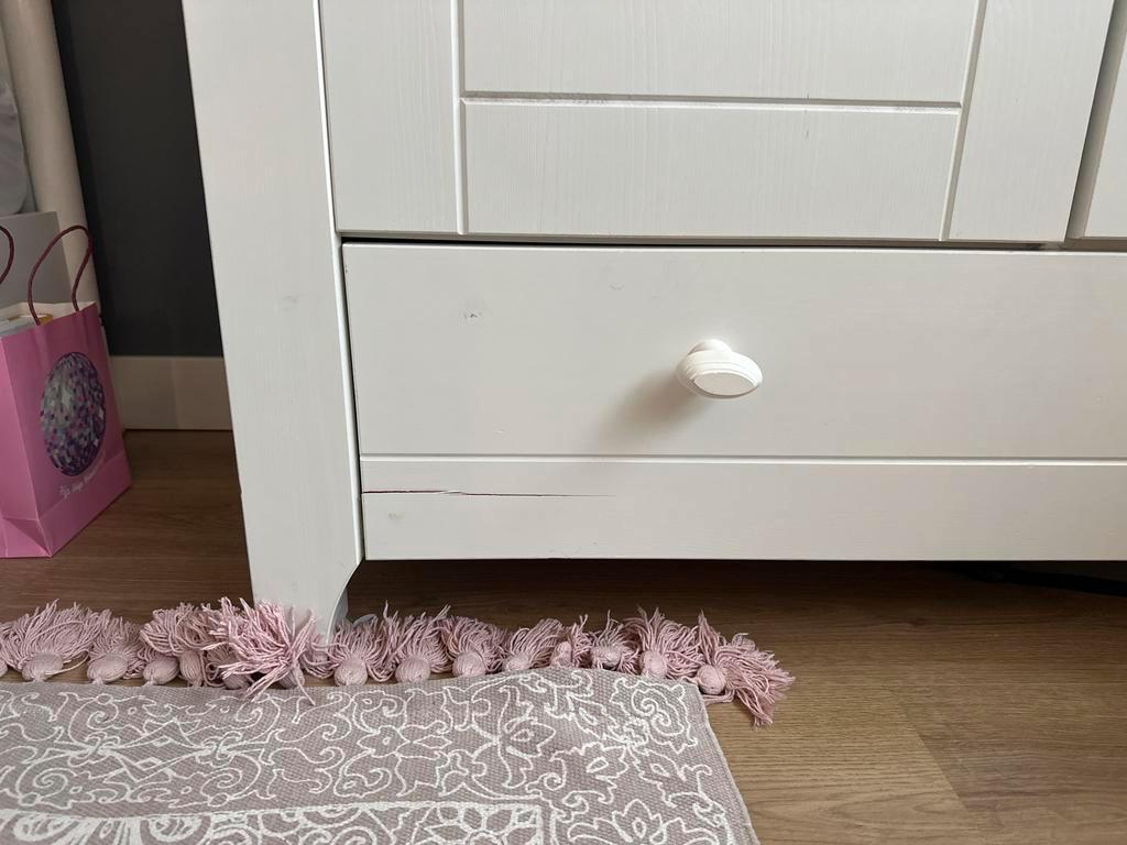 Gratis Kledingkast met Hangstang en Legplanken