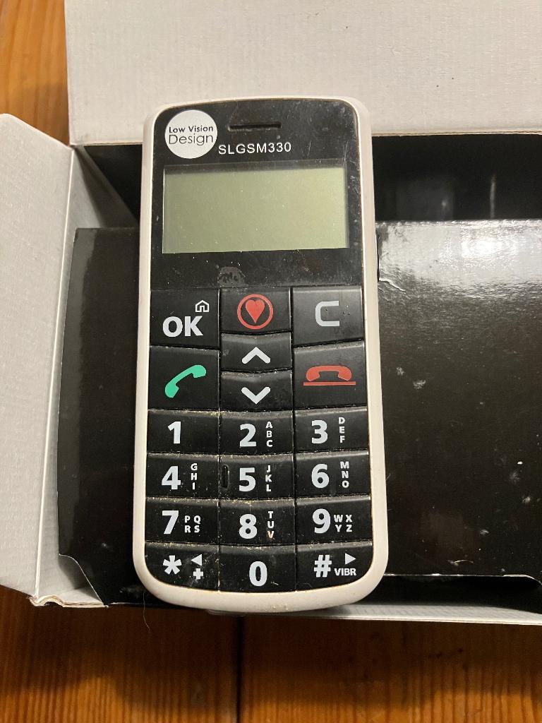 2 mobiele telefoons voor senioren - gereserveerd