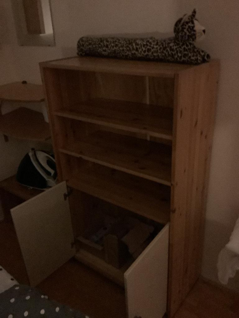 3 lage grenen kasten en 1 witte kast met ophangmogelijkheid