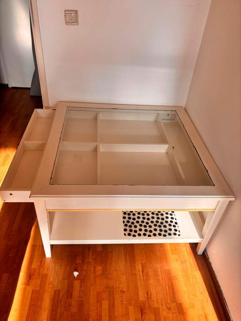 Glazen salontafel met lades