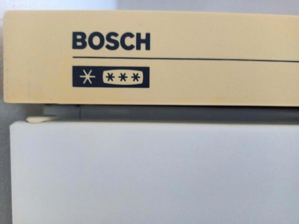 Oude koelkast met vriesvak - gratis af te halen