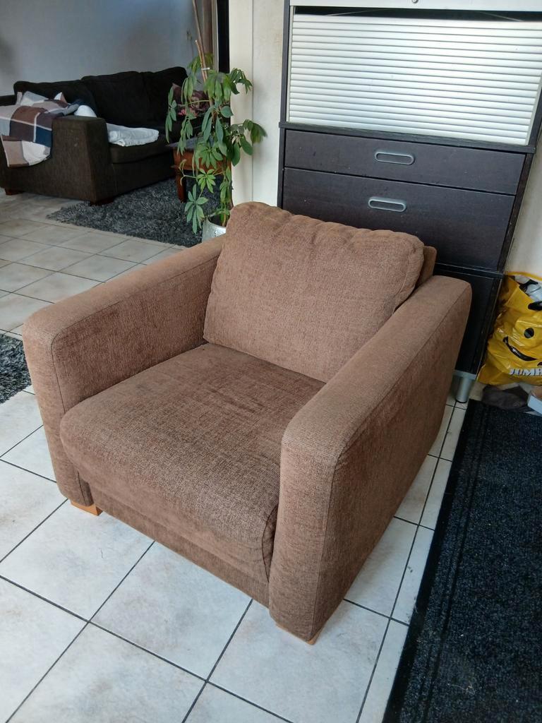 Gratis. Fijne 1-zits bank in nette staat