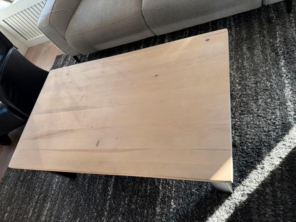 Rechthoekige houten salontafel gratis