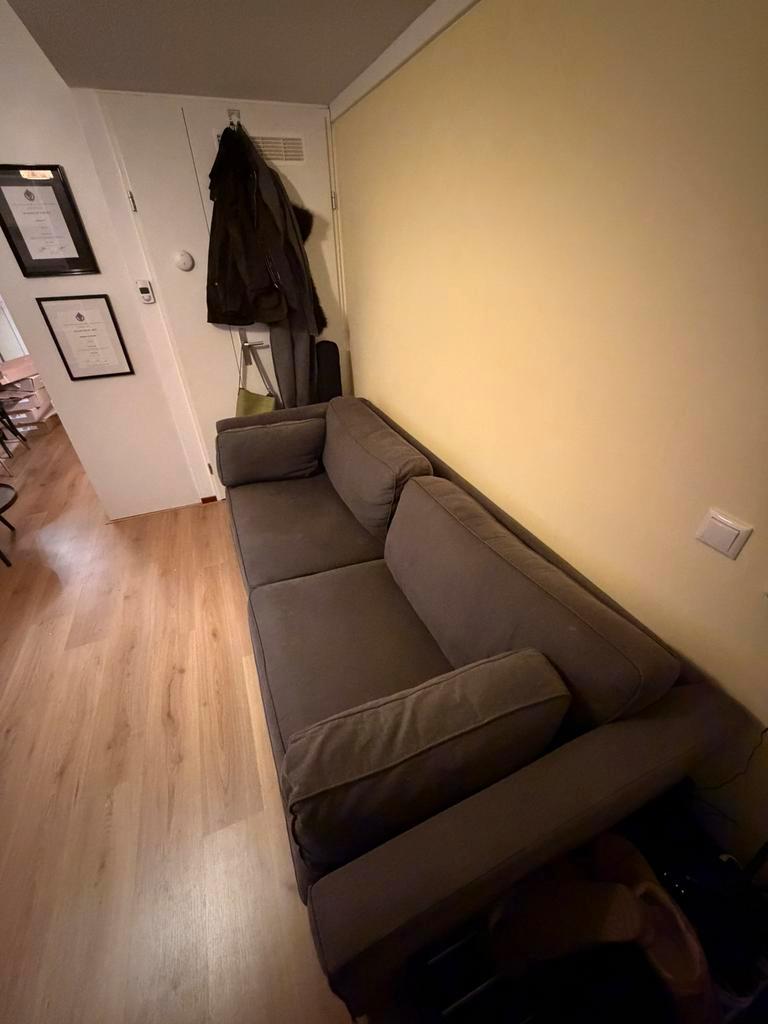 Grote comfortabele paarse loungebank