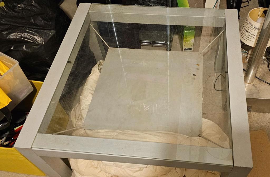 Vierkante tafel 80x80 - Gratis af te halen!