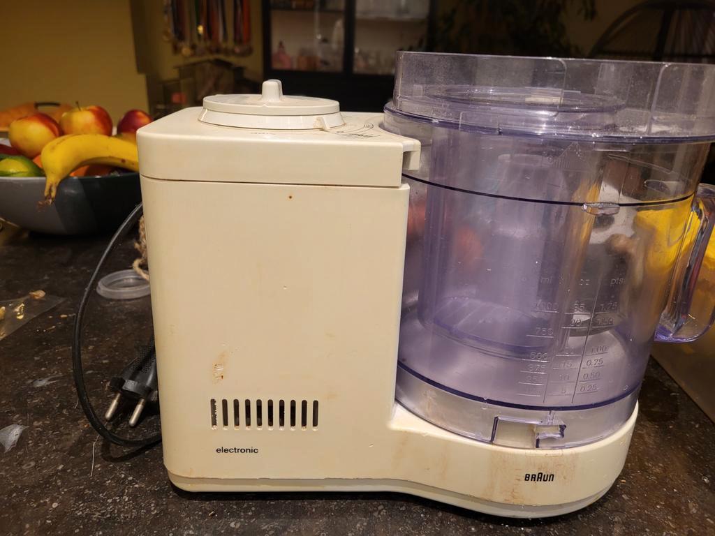Oude Keukenmachine - Onderdelen of Reparatie