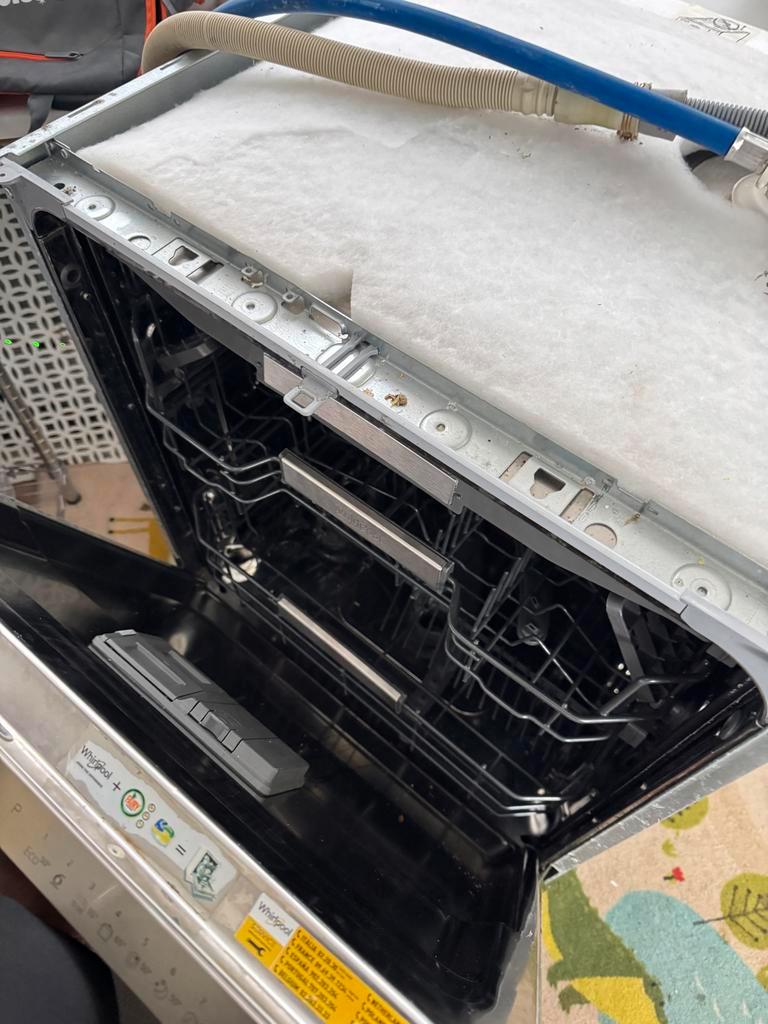 GRATIS OPHALEN: Whirlpool Vaatwasser