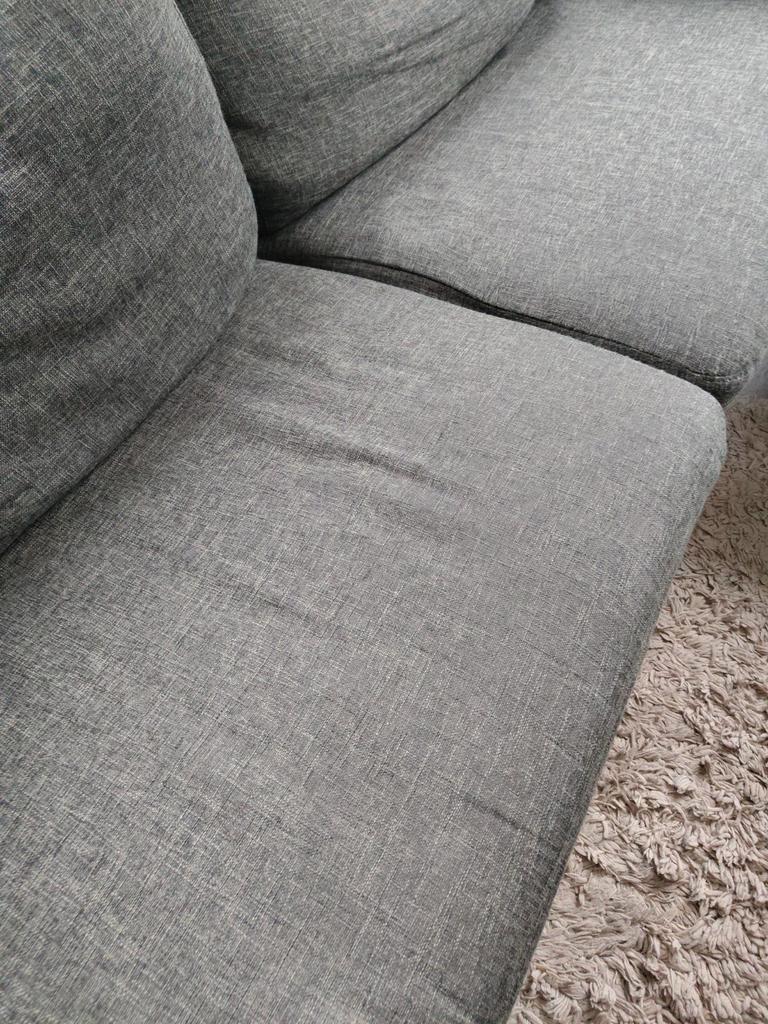 Mooie stoffen bank met hocker - 225x90 cm