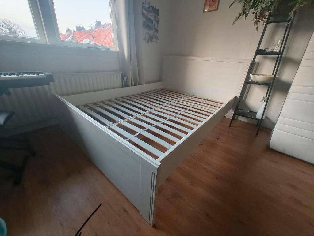Gratis Twijfelaar Bedframe (140x200) - Moet Snel Weg!