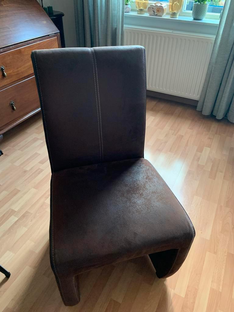 Gratis  4. Eetkamerstoelen