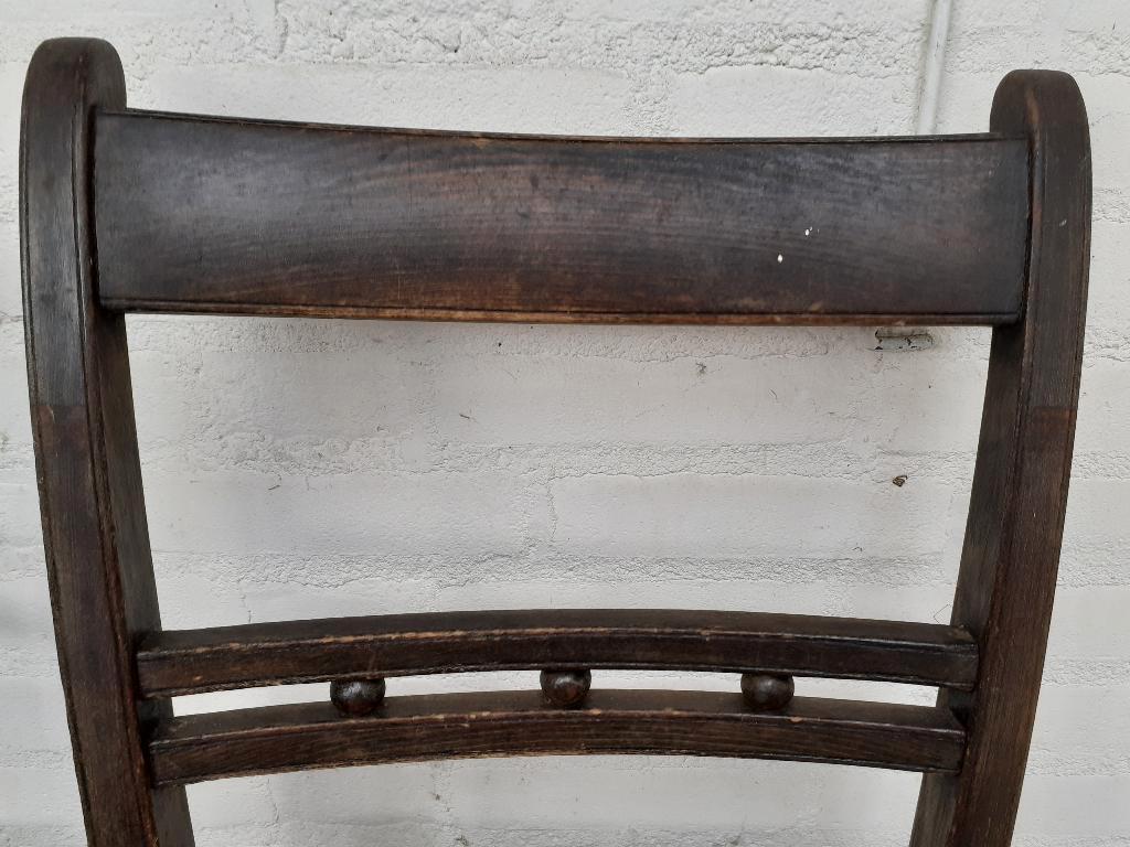 Antieke houten stoelen