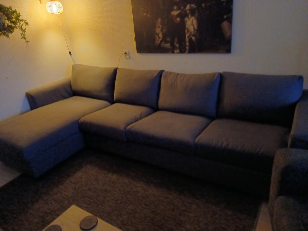 Ruime nette hoekbank Gratis!