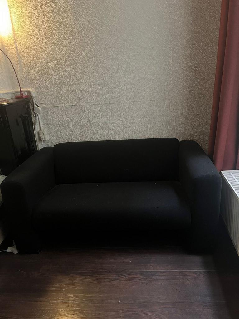 Retro zwarte tweezitsbank GRATS OPHALEN