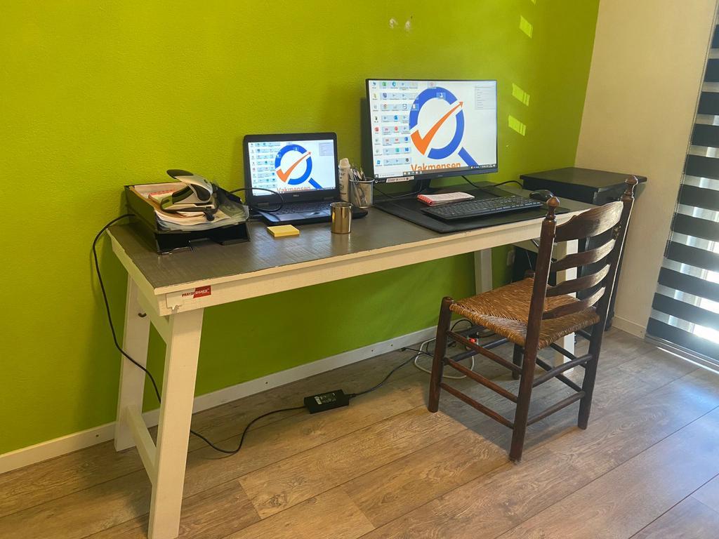 Gratis af te halen: Bureau, stoel, krukje & doucherek