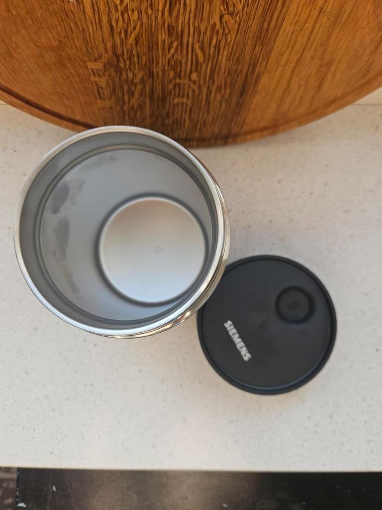 Melk bewaar blik voor koffiemachine