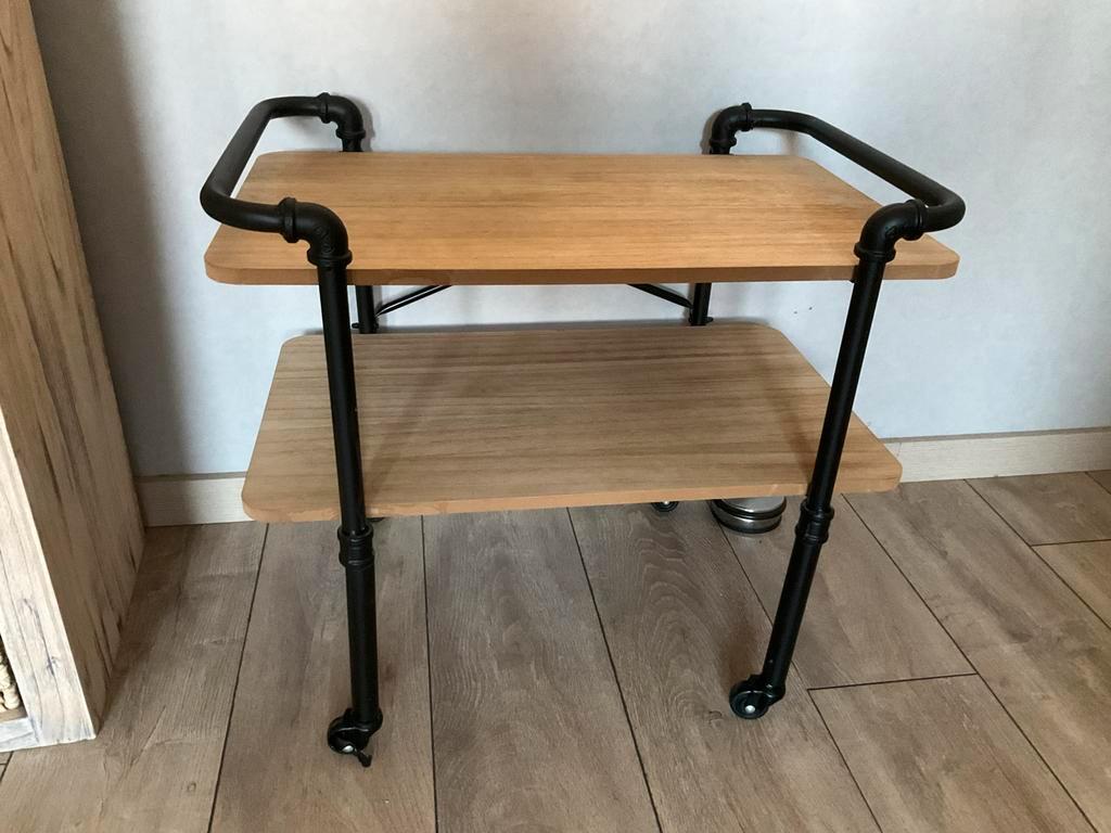 Leuk industrieel bijzettafeltje ( gratis).