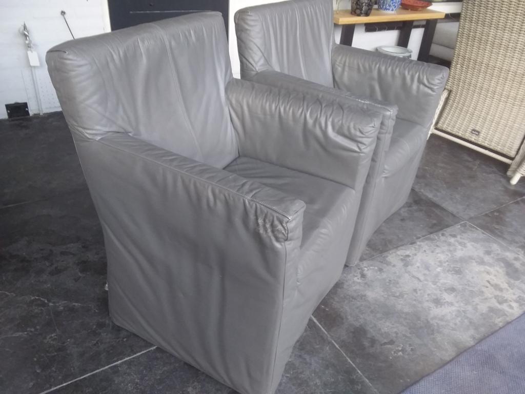 2 leren stoeltjes  gratis