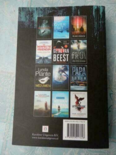 stapel Volkskrant zaterdagbijlage (c. 30 stuks)