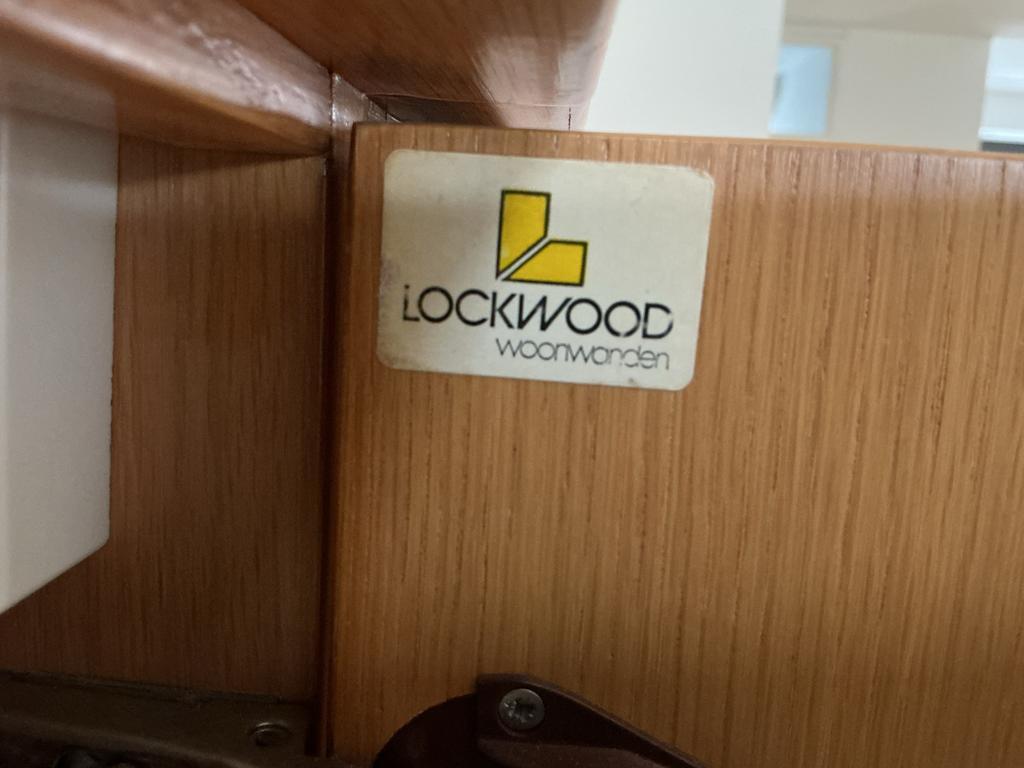 GRATIS .   Lockwood massief houten wandmeubel