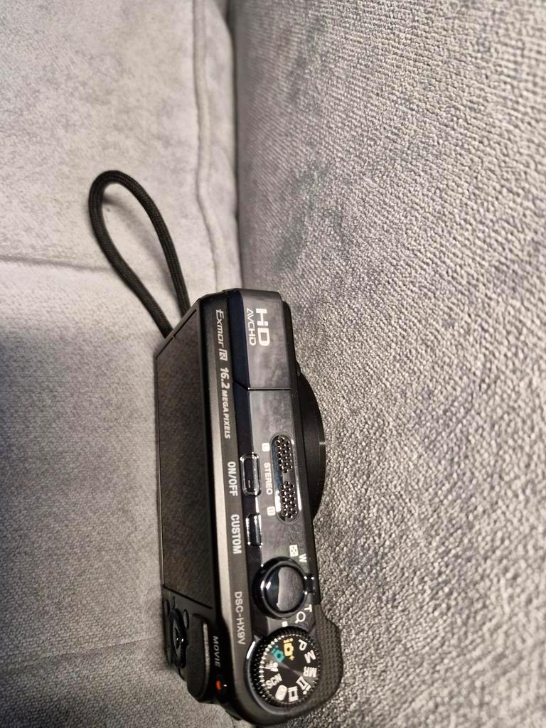 TE KOOP gevraagd. Oplader voor fotocamera., zie foto''s