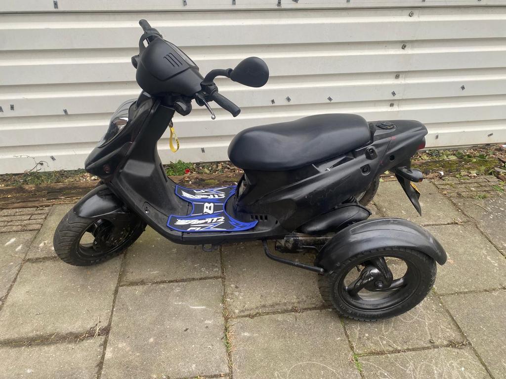 Scooter 3 wieler - Rijbewijs vrij vanaf 16 jaar 850 !!