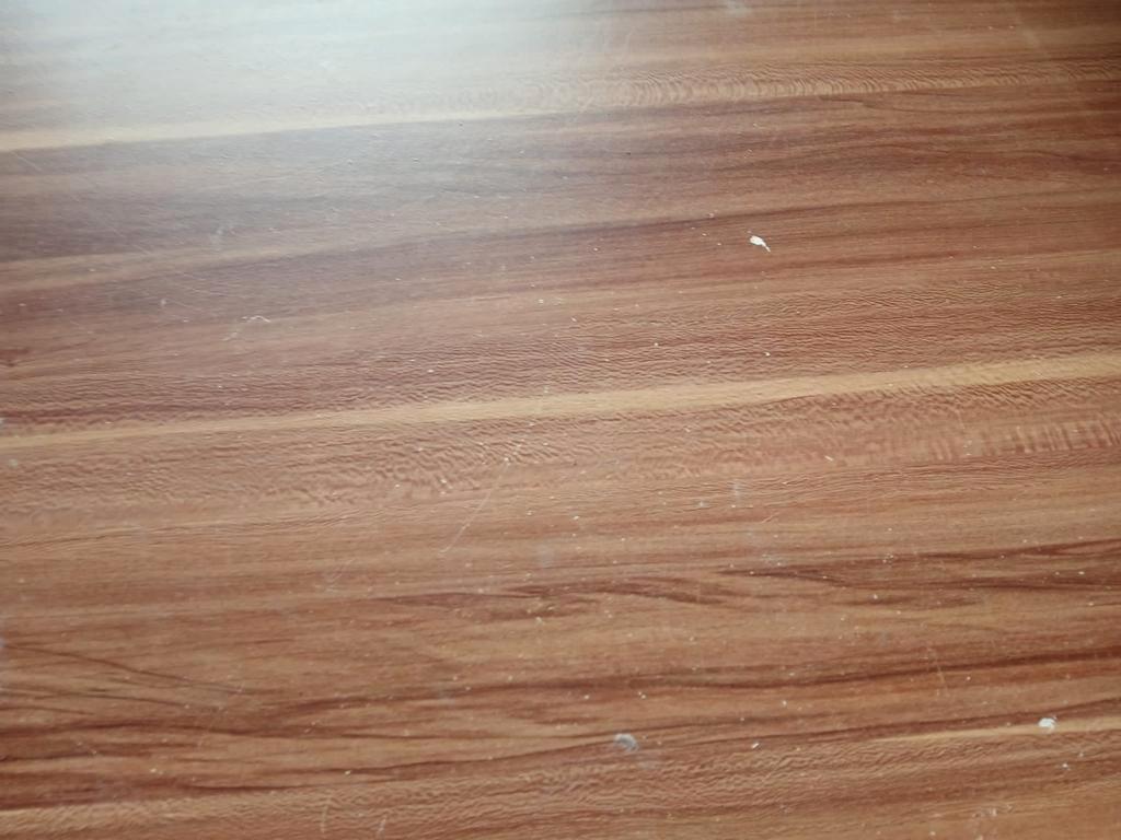 Bureau met uitschuifbare plank