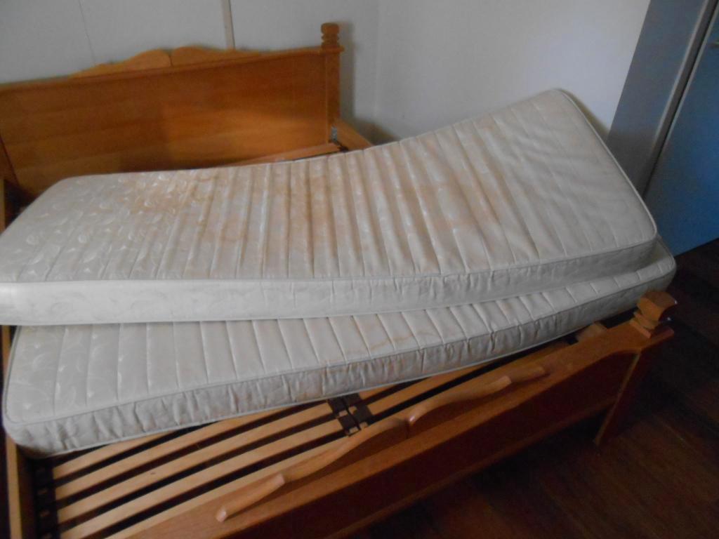 2 persoons bed incl matrassen