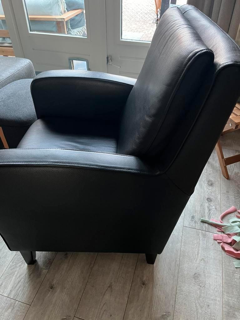 Gratis! Mooie Zwarte Stoel /Feautuil