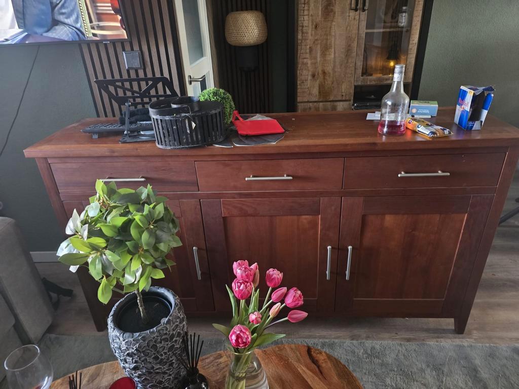 Houten dressoir gratis af te halen in Hellevoetsluis