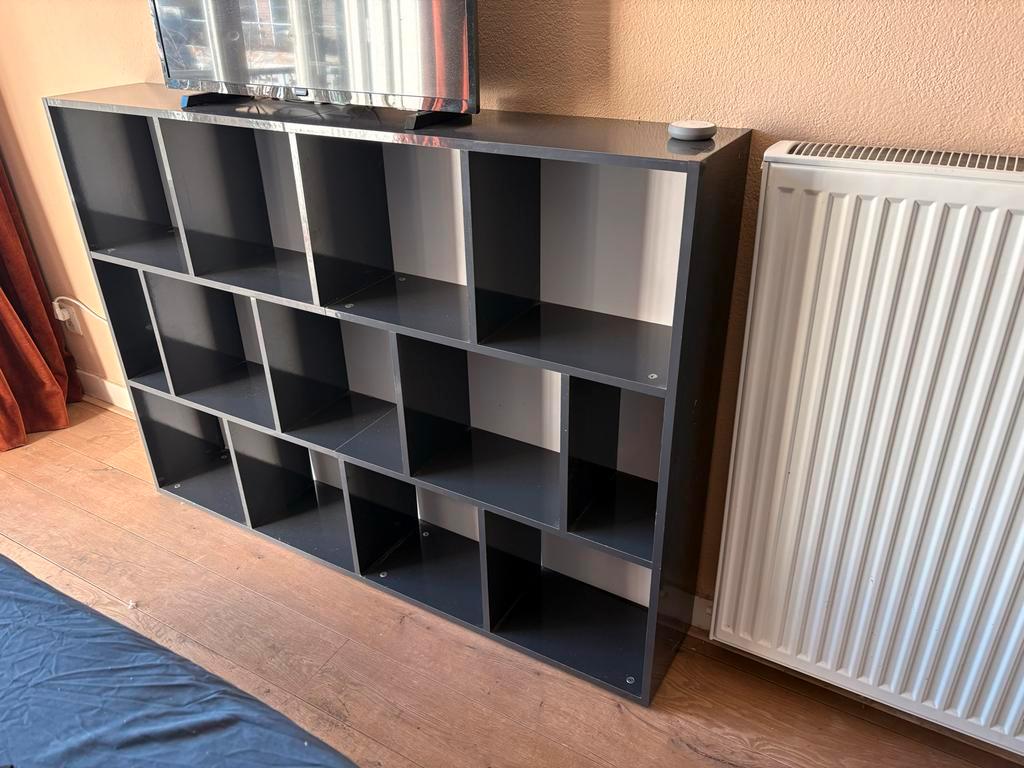Lage boekenkast gratis afhalen