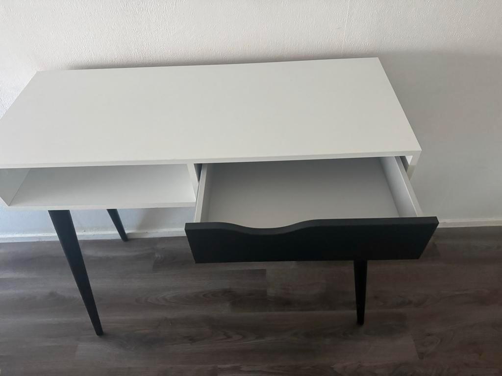 Leuk Sidetable/Bureautje - Gratis!