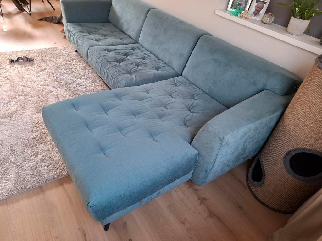 Mooie blauwe hoekbank gratis!